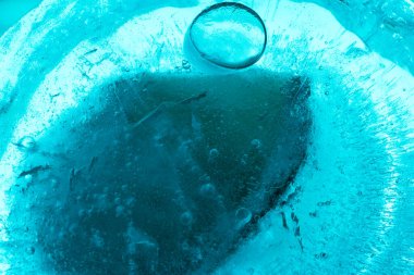 Buz renginde donmuş su buz hava kabarcıkları soyutlama güzel arkaplan deseni şeffaf görüntü