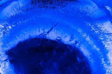 Buz renginde donmuş su buz hava kabarcıkları soyutlama güzel arkaplan deseni şeffaf görüntü