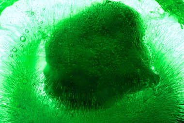 Buz renginde donmuş su buz hava kabarcıkları soyutlama güzel arkaplan deseni şeffaf görüntü