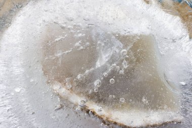 Buz renginde donmuş su buz hava kabarcıkları soyutlama güzel arkaplan deseni şeffaf görüntü