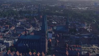 Lubeck Almanya 'nın güneşli havalarda şehrin kuş bakışı gezisi turizmi