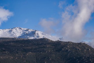 ...İspanya 'da Madrid yakınlarındaki Sierra de Guadarrama dağ sırasının manzarası.