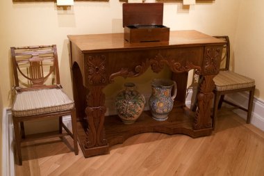 Antik insan kültürüyle ilgili tarihi bir müze eşyası, antik çağlardan kalma yararlı bir eşya.