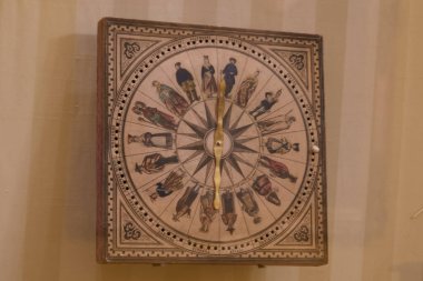 Antik insan kültürüyle ilgili tarihi bir müze eşyası, antik çağlardan kalma yararlı bir eşya.