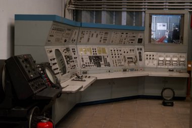 Askeri havaalanı ve uçuş kulesinde uçuş işlemleri için elektronik cihazlar