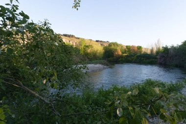 İspanya, Madrid yakınlarındaki Vaciamadrid kasabasında bahar manzarası