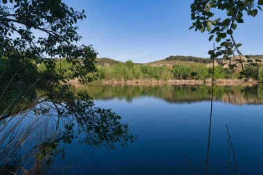 İspanya, Madrid yakınlarındaki Vaciamadrid kasabasında bahar manzarası