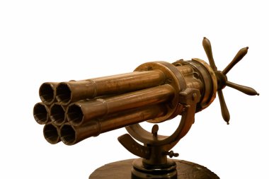 Eski gemilerde kullanılan antika barut silahları.