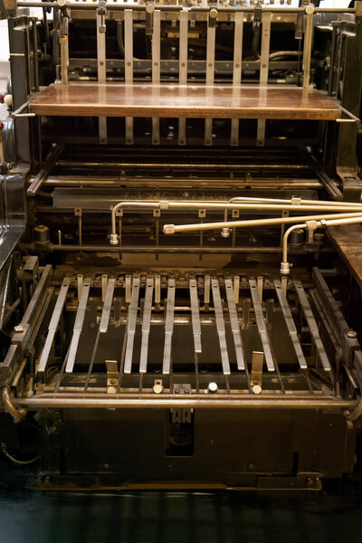 Печатная машина XX века, печатное устройство для профессиональной печати