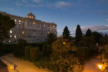 Madrid İspanya 'daki tarihi binaların manzarası.