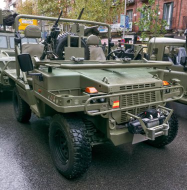 İspanyol ordusunun haki renkli askeri aracı.