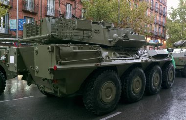 İspanyol ordusunun haki renkli askeri aracı.