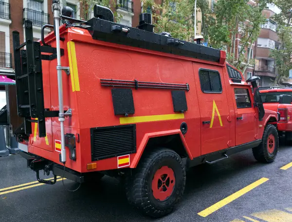 İspanyol ordusunun özel amaçlı itfaiye kamyonu.