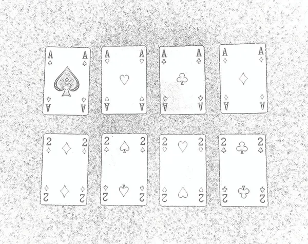 Siyah beyaz kart oyunlarında kart oynamanın grafikleri çiziliyor