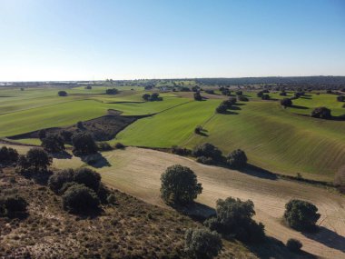 Yukarıdaki dağ manzarası İHA 'dan görünüyor.