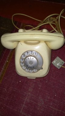 Sovyet zamanının eski sabit telefon hattı.