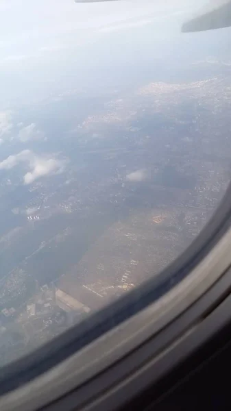 비행기 지면을 바라봄 — 스톡 사진