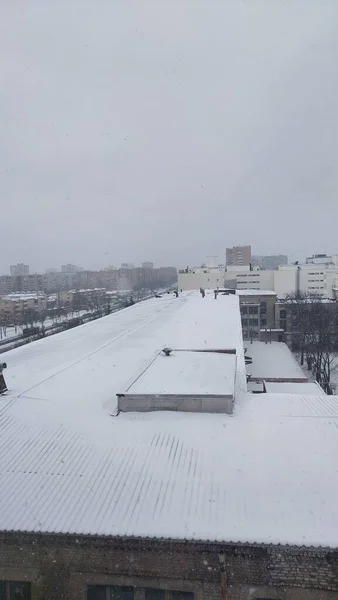 Snowy Dach Mieście — Zdjęcie stockowe