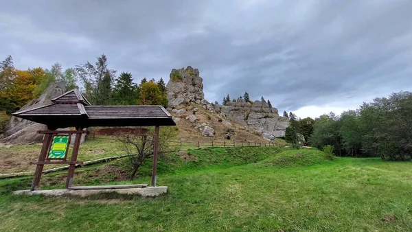 stock image Fortress in Tustan with green grass and rock mountains