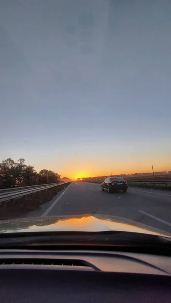 Poranne Słońce Drodze Samochodem — Zdjęcie stockowe