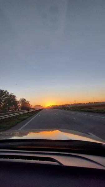 Klarer Sonnenaufgang Auf Der Straße — Stockfoto