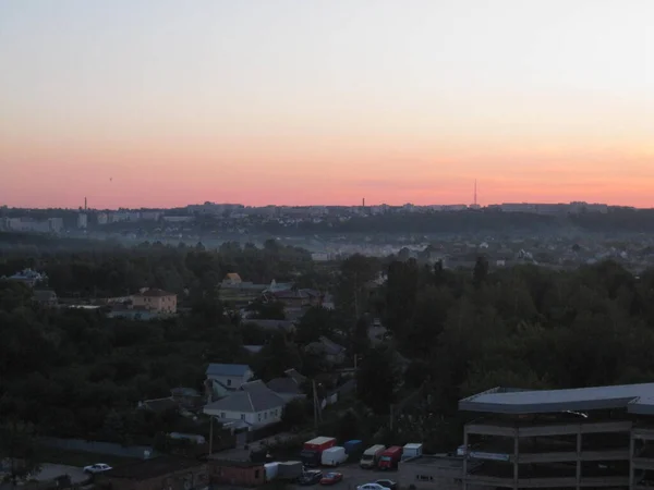 Рожевий Захід Сонця Над Містом — стокове фото