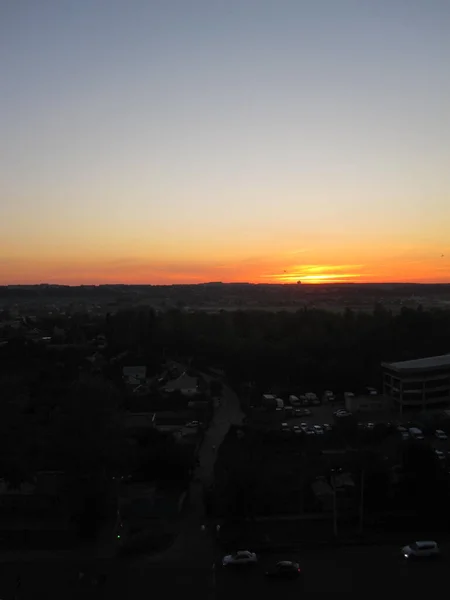 Strahlend Roter Sonnenuntergang Über Der Stadt — Stockfoto