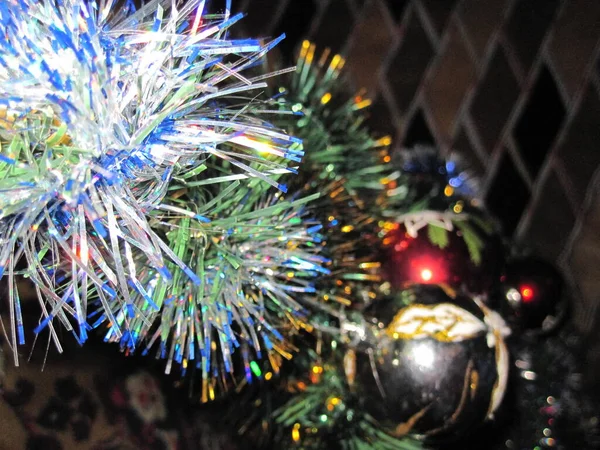 Ljus Jul Dekorationer Bollar Och Tinsel — Stockfoto