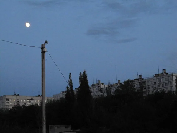 Pleine Lune Lanterne Brûle Pas Nuit Dans Ville — Photo