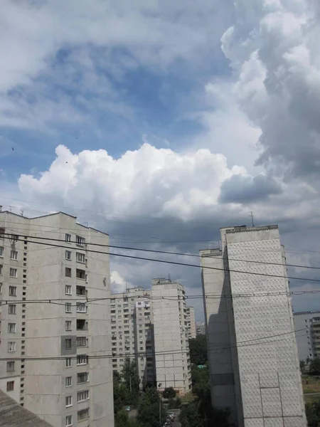 Edificios Nubes Vista Desde Techo —  Fotos de Stock
