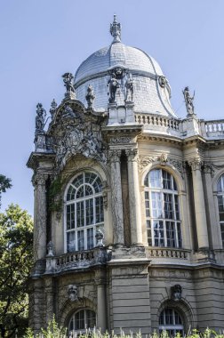 Vajdahunyad Kalesi, Budapeşte Gotik mimari öğeleri. Şehir parkının fotoğrafı.