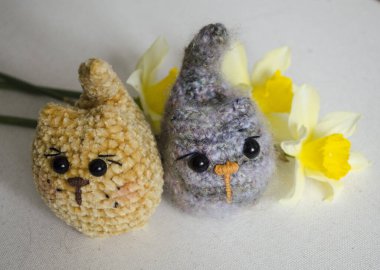 El yapımı pelüş kedi. Anneler Günü için fotoğraflar, Sevgililer Günü.