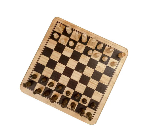 チェスの駒は透明な表面にチェス盤に並べられ — ストック写真