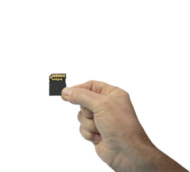 Hafıza kartı olan şeffaf bir erkek eli.
