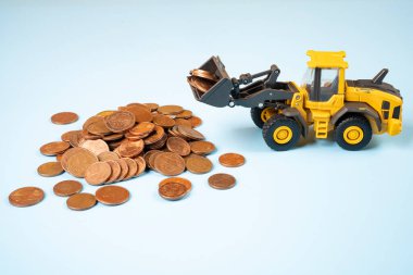 Avro paralarını taşıyan bir buldozerin minyatür modeli