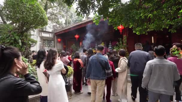 Hanoi Vietnam January 2023 View Worshipers Quan Thanh Taoist Temple — Stock video