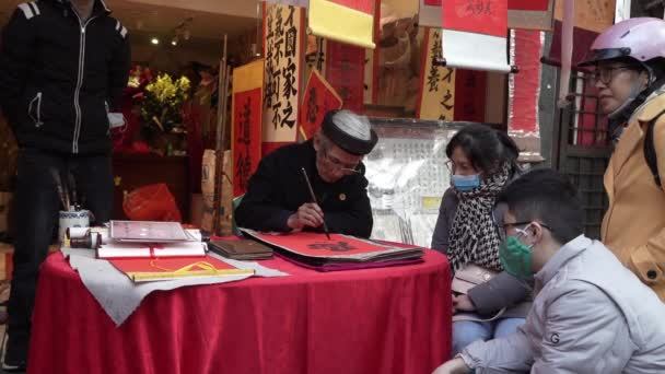 Hanoi Vietnam Januari 2023 Kinesisk Teckenförfattare Ett Tempel Centrum Nyårsfirandet — Stockvideo