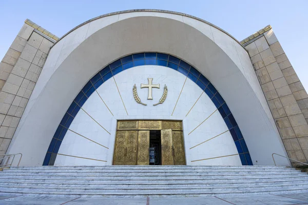 알바니아의 티라나 2023 외부에서 바라본 가톨릭교회의 대성당 중심부에 — 스톡 사진