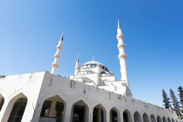 Tirana Albanie Mars 2023 Vue Panoramique Nouvelle Mosquée Dans Centre — Photo