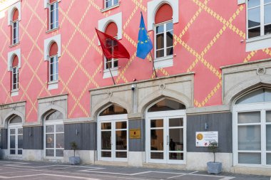 Tiran, Arnavutluk. Mart 2023, Altyapı ve Enerji Bakanlığı 'nın şehir merkezindeki dış görünümü