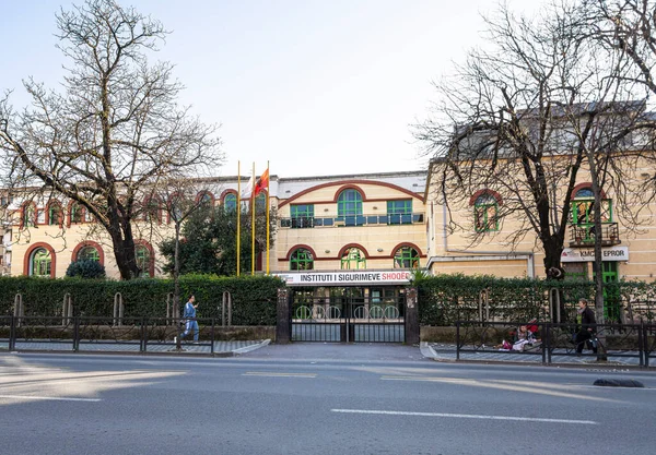 Tirana Albania Marzo 2023 Vista Exterior Sede Del Instituto Seguridad — Foto de Stock