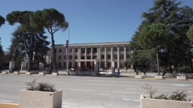Tiran, Arnavutluk. Mart 2023. Arnavutluk cumhurbaşkanlığı binası şehir merkezinde.