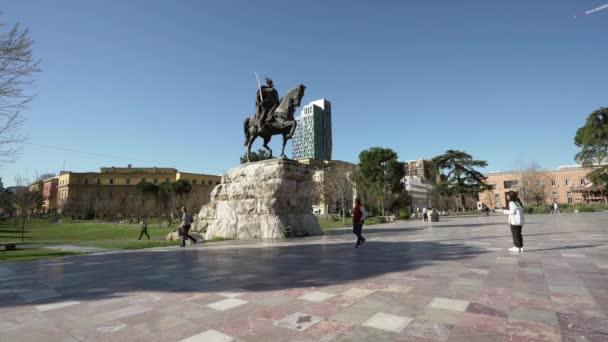 Tirana Albanien März 2023 Das Denkmal Von König Gjergj Kastriotit — Stockvideo