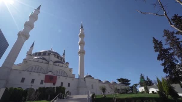 Tirana Albanien Mars 2023 Panoramautsikt Över Den Nya Moskén Stadens — Stockvideo