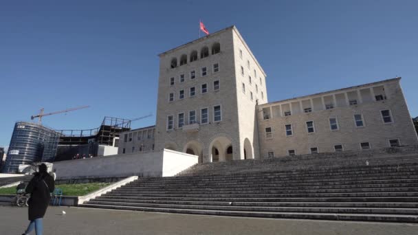 阿尔巴尼亚地拉那 2023年3月地拉那大学技术学院大楼 位于市中心 — 图库视频影像