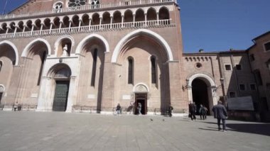 Padua, İtalya. Nisan 2023, San Antonio Bazilikası 'nın dış görünüşü şehir merkezinde.