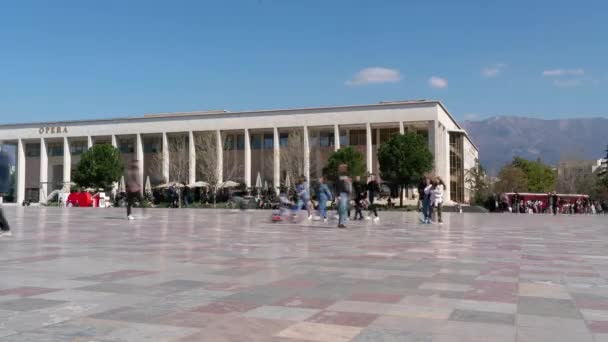 Tirana Albania Marzo 2023 Vista Temporal Gente Plaza Skanderbeg Centro — Vídeos de Stock