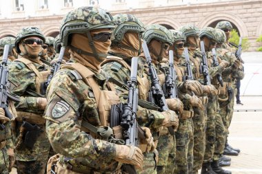 Sofya, Bulgaristan. 6 Mayıs 2023. Askerler, Aziz George Günü ve Bulgar Ordusu bayramı için sıraya girdiler