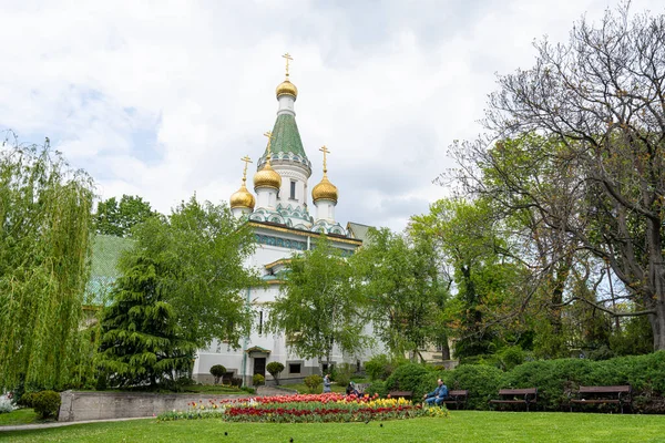 Sofia Bulgaria May 2023 Tulips Russian Church Garden Domes Nicholas — Stock Photo, Image