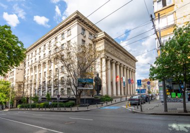 Sofya, Bulgaristan. Mayıs 2023, Sofya Opera ve Balesi 'nin şehir merkezindeki dış görünüşü